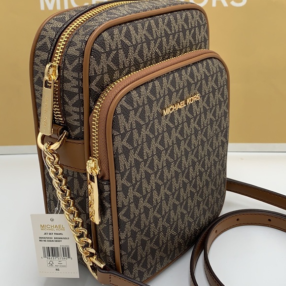 MICHAEL KORS
Jet Set Travel Medium Signature Logo Crossbody Bag
COLOR BR… - Picture 3 of 14